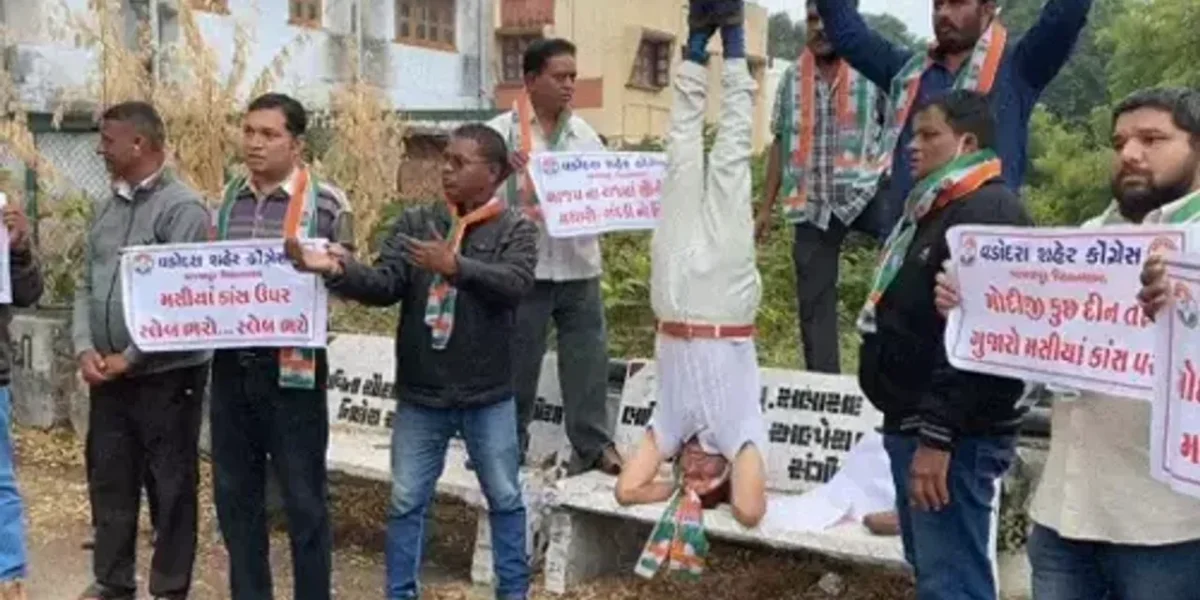 Unique protest by Vadodara Congress in view of mosquito menace at Masiya Storm water drain passing from Lalbaug