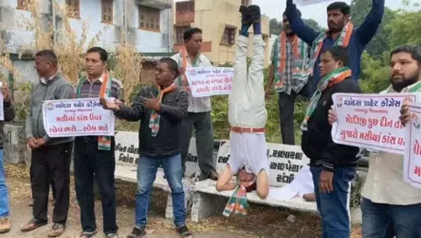 Unique protest by Vadodara Congress in view of mosquito menace at Masiya Storm water drain passing from Lalbaug