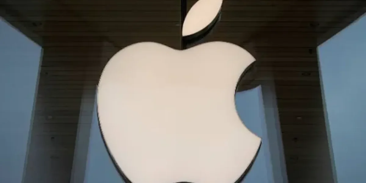 As Covid-19 cases rise, Apple stores in New York City close to shoppers