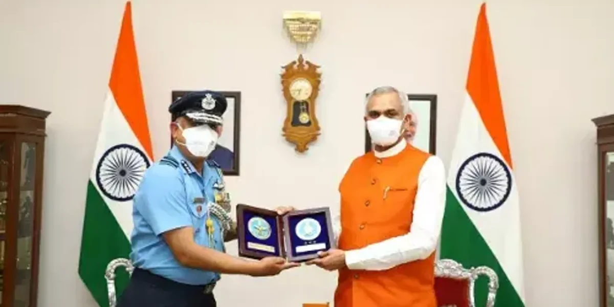 Air Officer Commanding-in-Chief, South Western Air Command calls on Governor of Gujarat