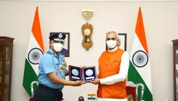 Air Officer Commanding-in-Chief, South Western Air Command calls on Governor of Gujarat