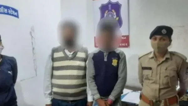Vadodara She team 1 of Sama police station reunite a three year old child separated from his parents