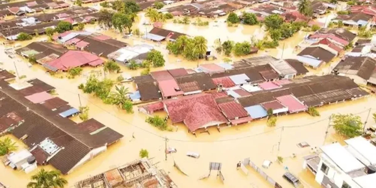Death toll in Malaysian floods has risen to 33, with over 62,000 people evacuated