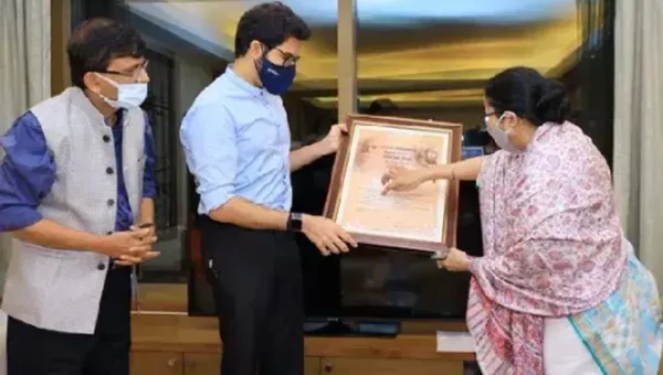 Mamata Banerjee meets Shiv Sena leaders Aaditya Thackeray, Sanjay Raut