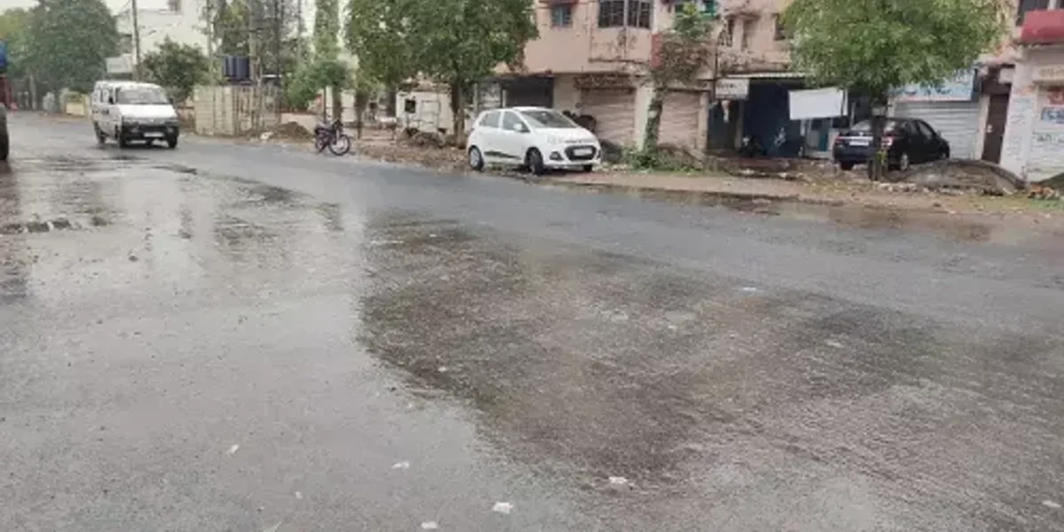 Vadodara witness unseasonal rains for second straight day