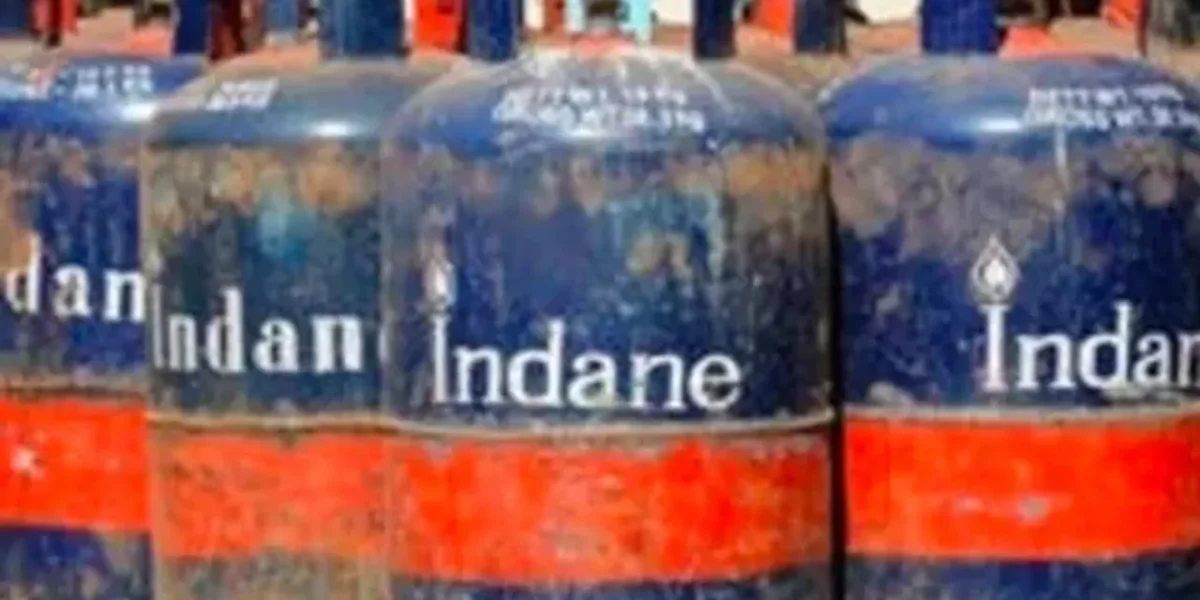 Prices of LPG cylinders hit hard on December 1, 2021, when gas prices increased by Rs 100