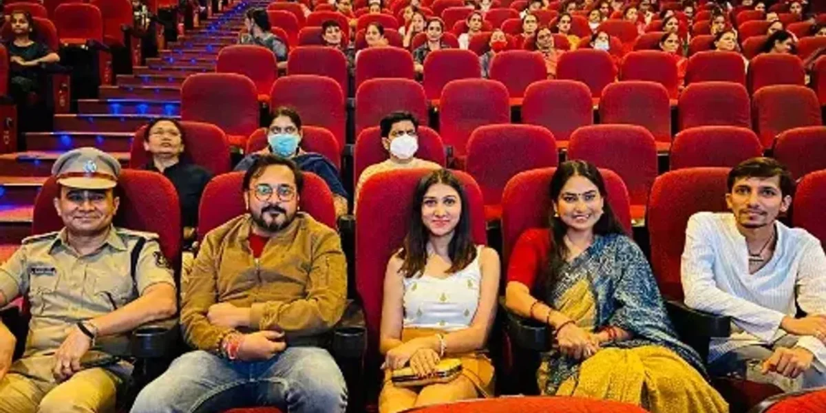 Special screening of Gujarati movie 21mu Tiffin for women officers and employees of Vadodara police