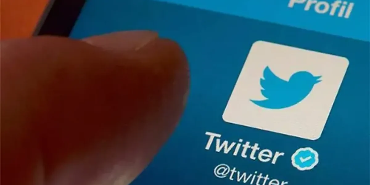 Without consent, Twitter prohibits the sharing of photos and videos of private individuals