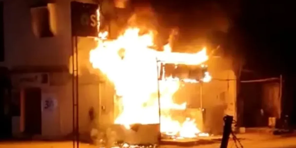 Huge fire broke out in two ATMs of SBI Bank on Gotri Sevasi Road near the Vadodara