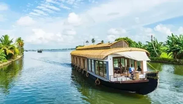 Kerala restarts houseboat service to boost tourism in the midst of Covid-19