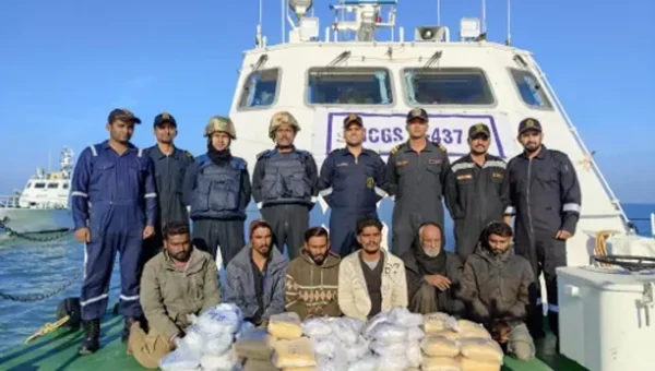 Indian Coast Guard and ATS Gujarat jointly apprehend 400 crore heroin from Pakistani boat