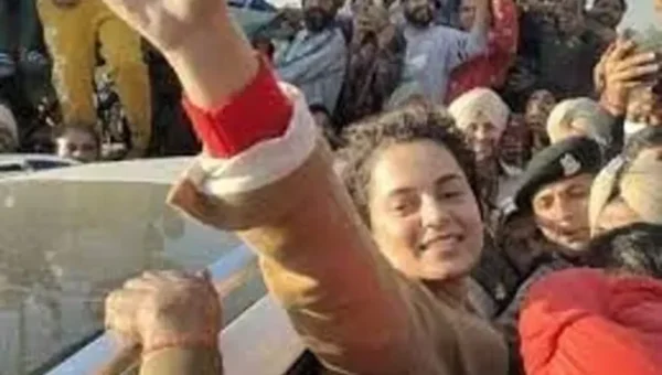 Protesting farmers near Kiratpur, Punjab, halted Kangana Ranaut’s car