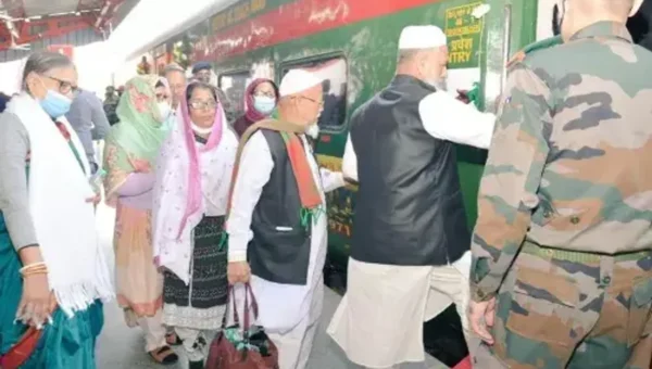 Mukti Jodhas from Bangladesh visit India on Swarnim Vijay Varsh special train