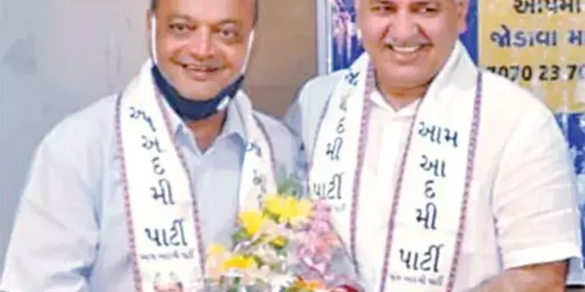 Diamond businessman Mahesh Savani quits Aam Aadmi Party