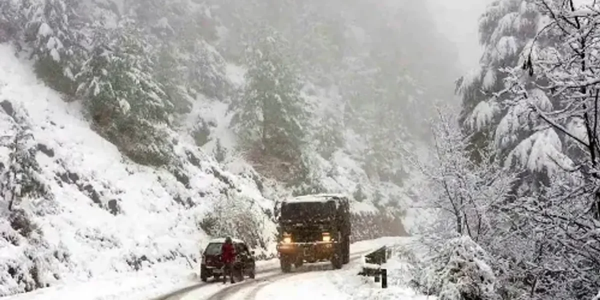 Flight operations delayed at Srinagar airport amid heavy snowfall