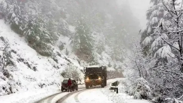 Flight operations delayed at Srinagar airport amid heavy snowfall