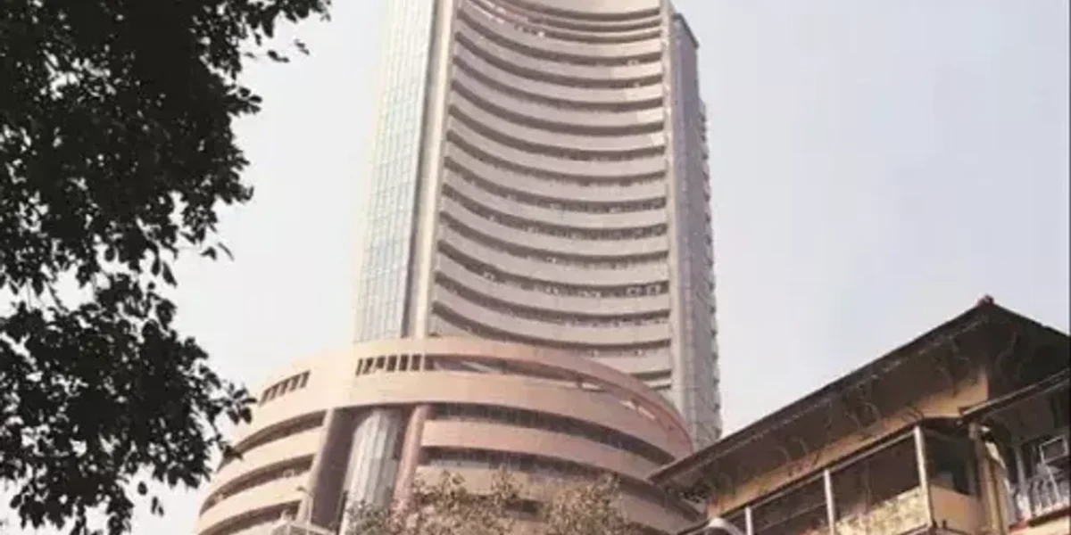 Sensex down 500 pts, IT, Pharma stocks drag, Metals, PSBs firm