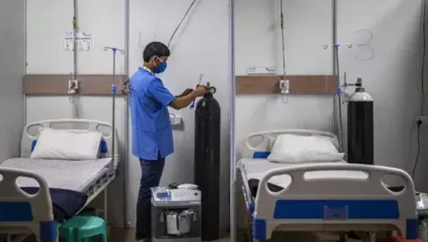 Centre directs states to ensure adequate stock of medical oxygen at hospitals as COVID cases surge