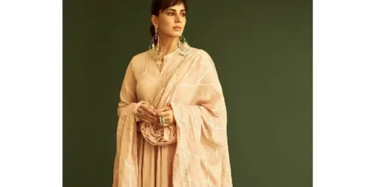 Kirti Kulhari looks lovely in rose gold Anarkali set