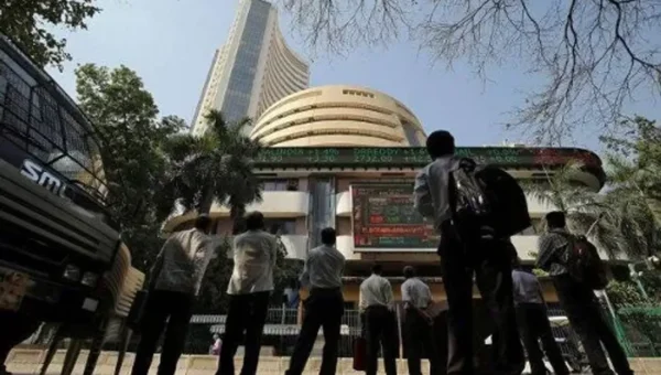 Sensex nearing 500 points rise, trading above 59,650, Nifty at 17,750