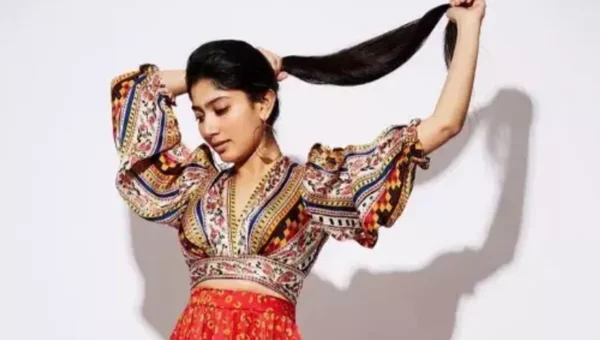 Telugu Actress, Sai Pallavi nails the crop top-skirt look