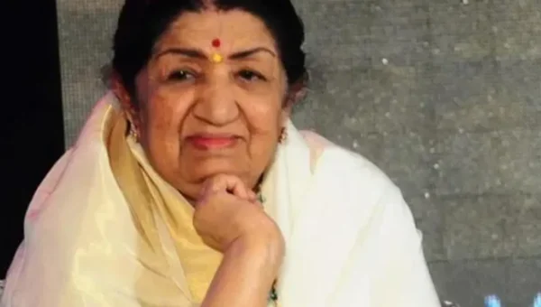Lata Mangeshkar continues to be in ICU, Doctors say they are trying their best for her recovery