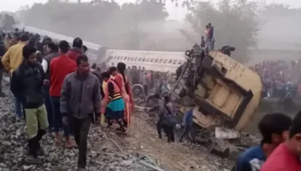 Guwahati-Bikaner Express derails near Domohani in Bengal, no casualty reported so far