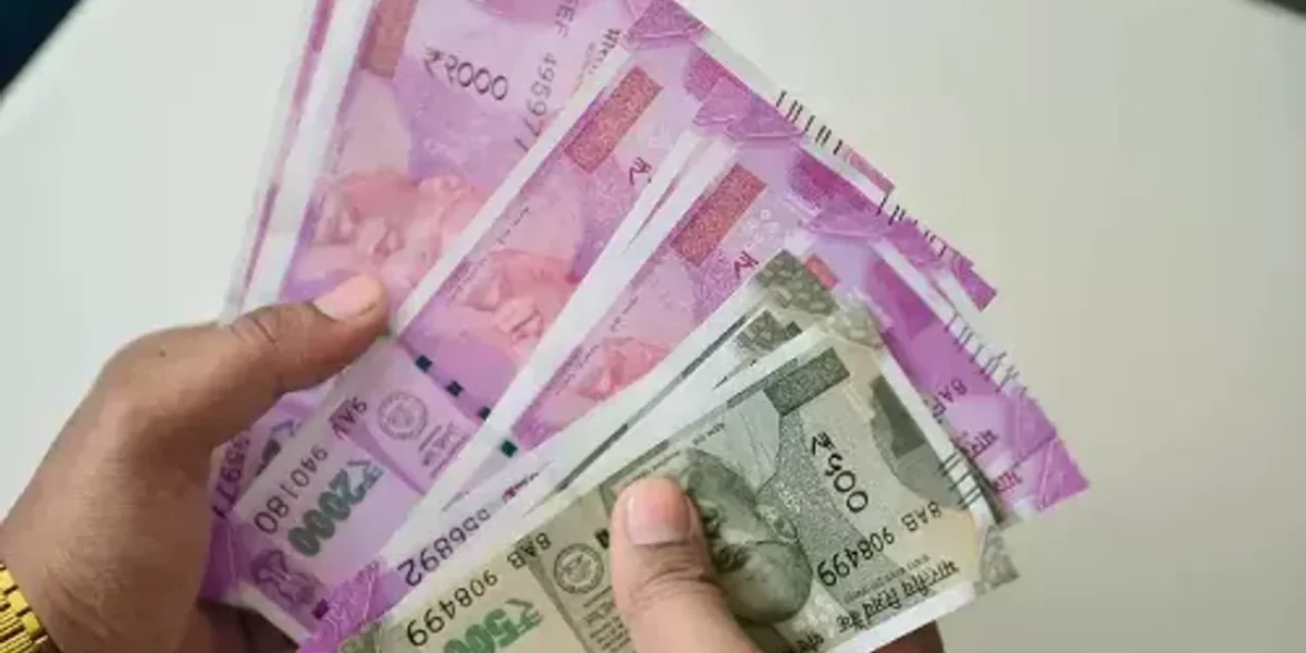 Rajkot: Lured through Tinder, Gujarat man held at knifepoint, robbed of Rs 55,000