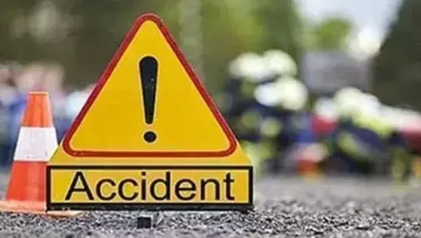 SRP trooper’s bus collides with a parked truck due to reduced visibility caused by fog near Kim, 17 injured, 4 in critical condition