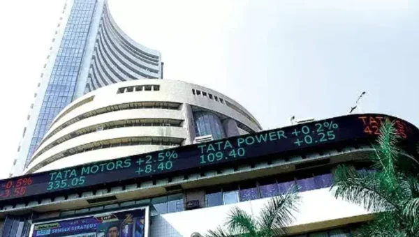 Sensex tanks 870 points as Ukraine crisis continues to roil global markets