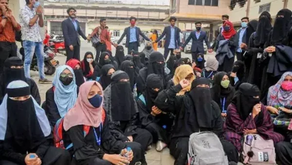 Hijab row: K’taka govt tells HC there’s no ban, but headscarf not compulsory