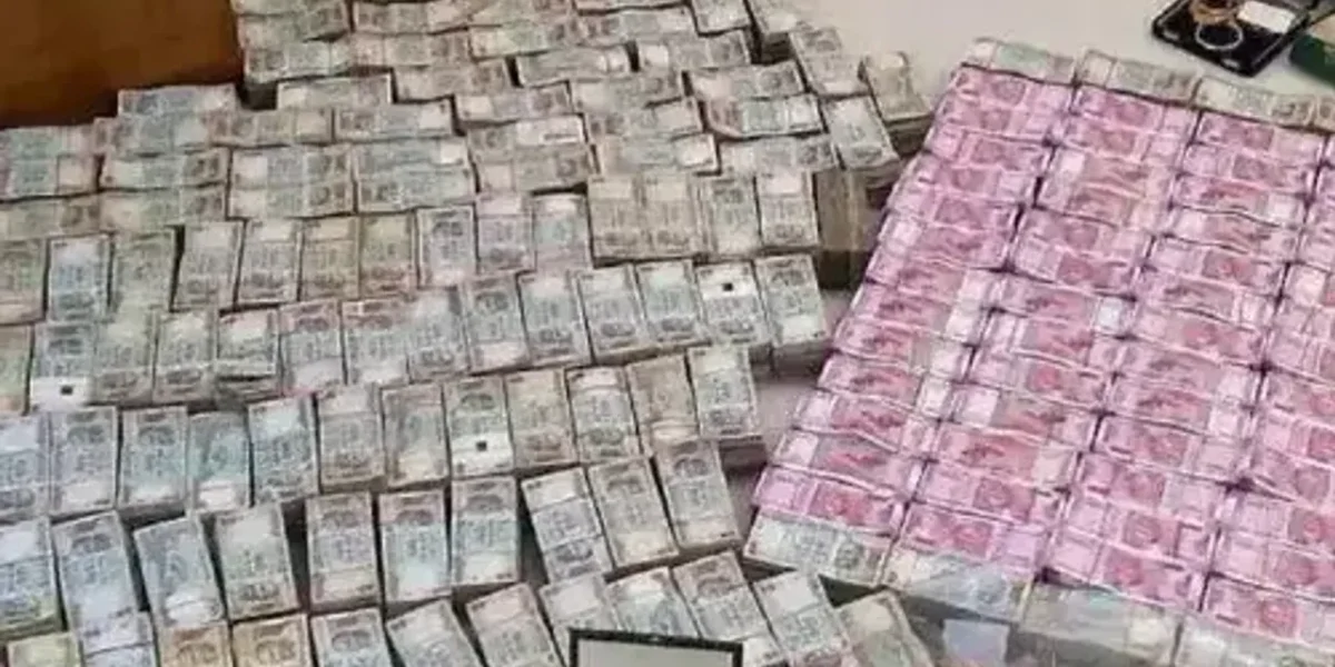 5.7 Crore cash recovered from hidden lockers at former IPS officer’s home in Noida