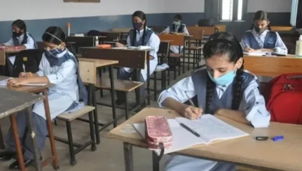 Offline classes for standards 1 to 9 begin tomorrow in Gujarat