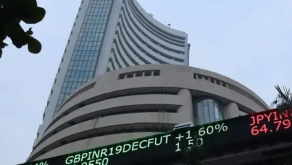 Sensex plunges 1,000 Points, Nifty below 16,900 amidst twist In Russia-Ukraine conflict