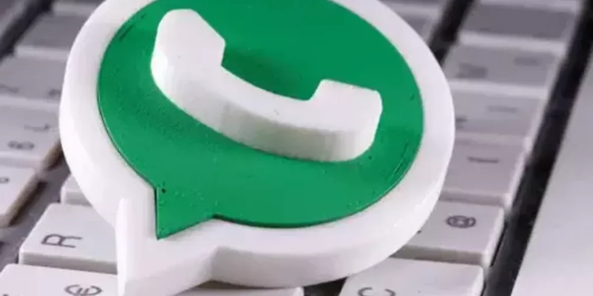 Facebook-like cover picture can be added to WhatsApp profile now