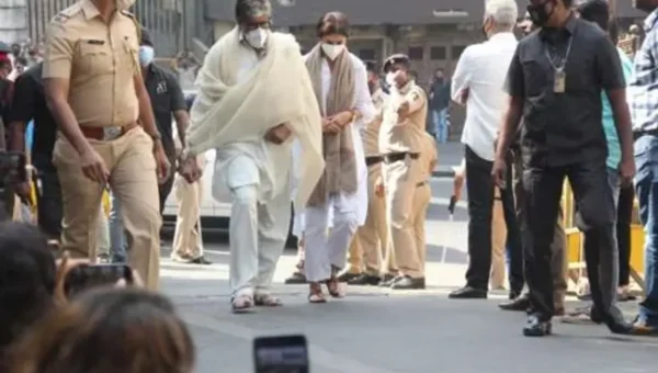 Lata Mangeshkar’s mortal remains kept at Prabhu Kunj home, bollywood celebs reach for last darshan