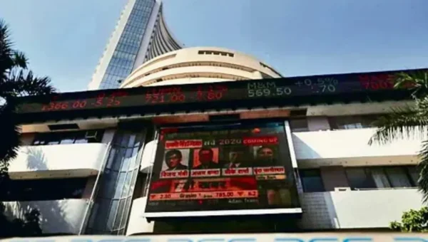 Sensex tumbles 900 pts, Nifty around 17,300 as US inflation bites