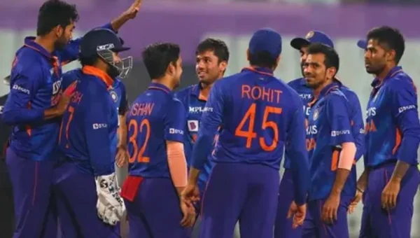India beat West Indies by 8 runs in second T20 International of three-match series in Kolkata