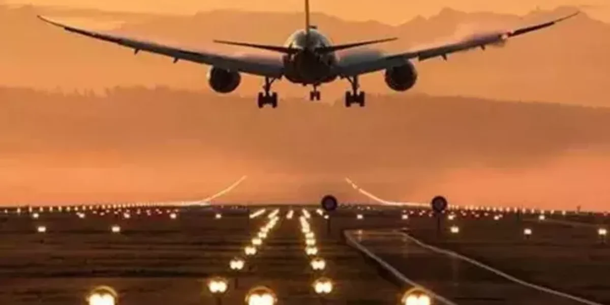 Conflict zone monitor: Airlines should stop flying over Ukraine amid tensions with Russia