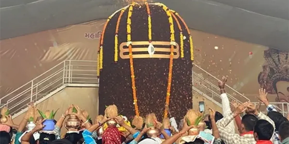Maha Shivratri: 15.25 ft high Rudraksha Shivling set up at Nani Dhamdod village in Surat