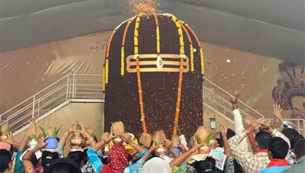 Maha Shivratri: 15.25 ft high Rudraksha Shivling set up at Nani Dhamdod village in Surat