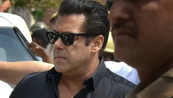 Mumbai court summons Salman Khan for allegedly threatening journalist
