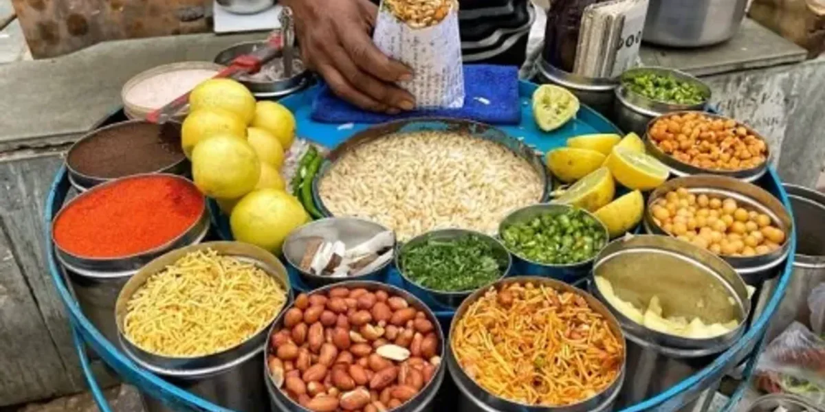 Kolkata-Style Jhal Muri: Kolkata-style dish that you must try if you are a true foodie