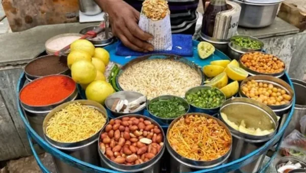 Kolkata-Style Jhal Muri: Kolkata-style dish that you must try if you are a true foodie