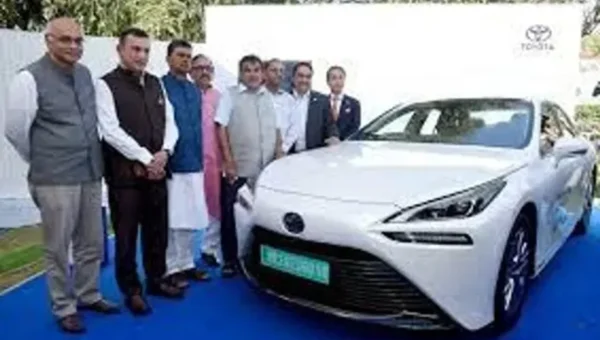 Nitin Gadkari launches world’s most advanced technology-developed Green Hydrogen Fuel Cell Electric Vehicle Toyota Mirai