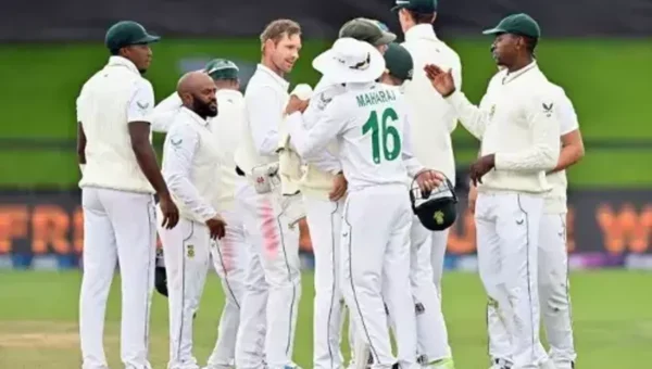 South Africa win second Test by 198 runs, level series