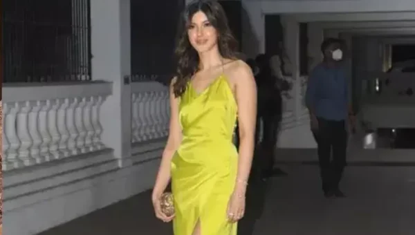 Shanaya Kapoor makes fashion statement in this lime-green satin dress