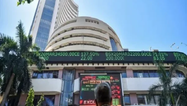 Sensex near 54K, Nifty at 16,200; auto, banks top drags