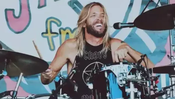 Foo Fighters drummer Taylor Hawkins dies, cause of death not revealed