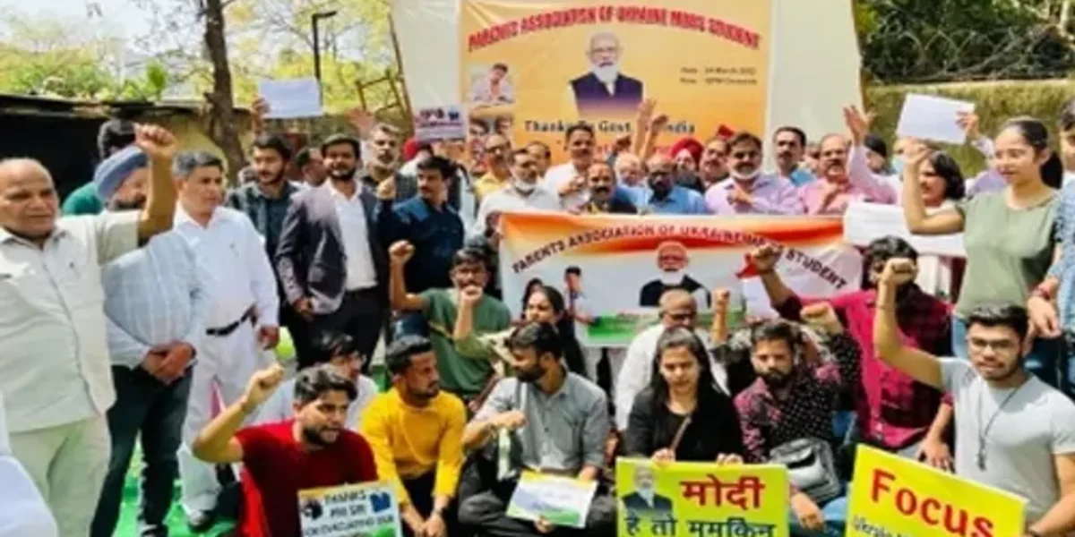 Ukraine returned students gather at Delhi’s Jantar Mantar, demands admission to Indian institutions